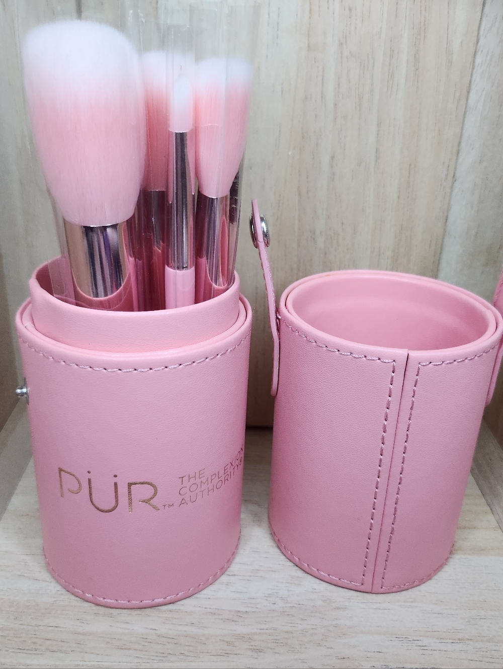 PÜR  Cosmetics Brush Set with Matching Travel Case